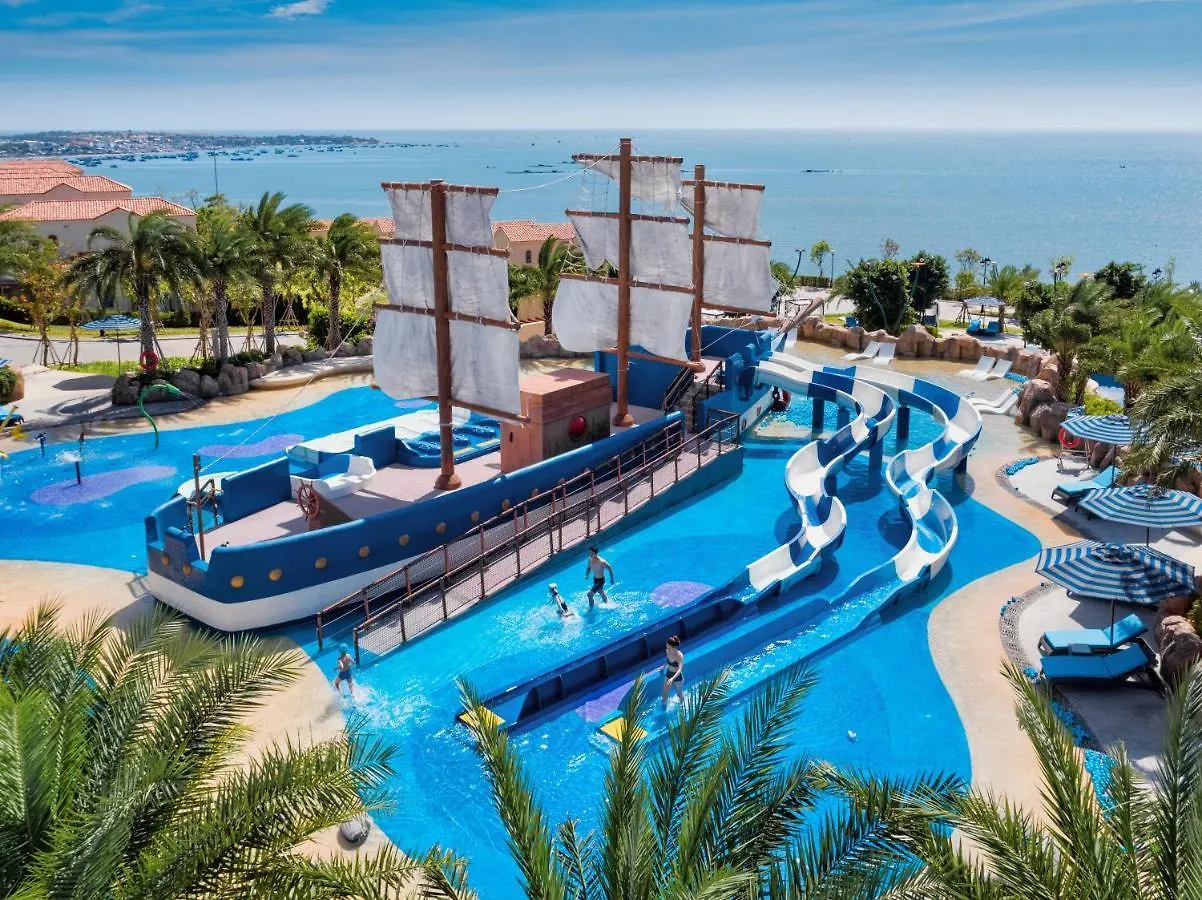 Centara Mirage Resort Mui Ne 5*,